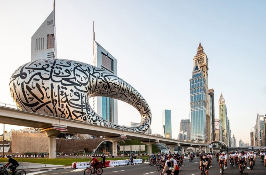  Hamdan bin Mohammed joins cyclists in first Dubai Ride
