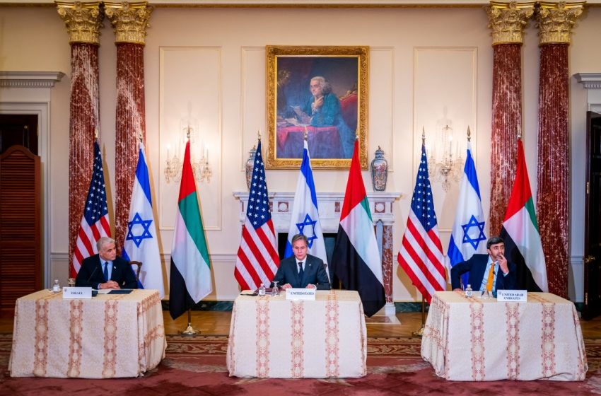  Abdullah bin Zayed meets FMs of US, Israel; announces two new working groups on religious coexistence, water, energy issues