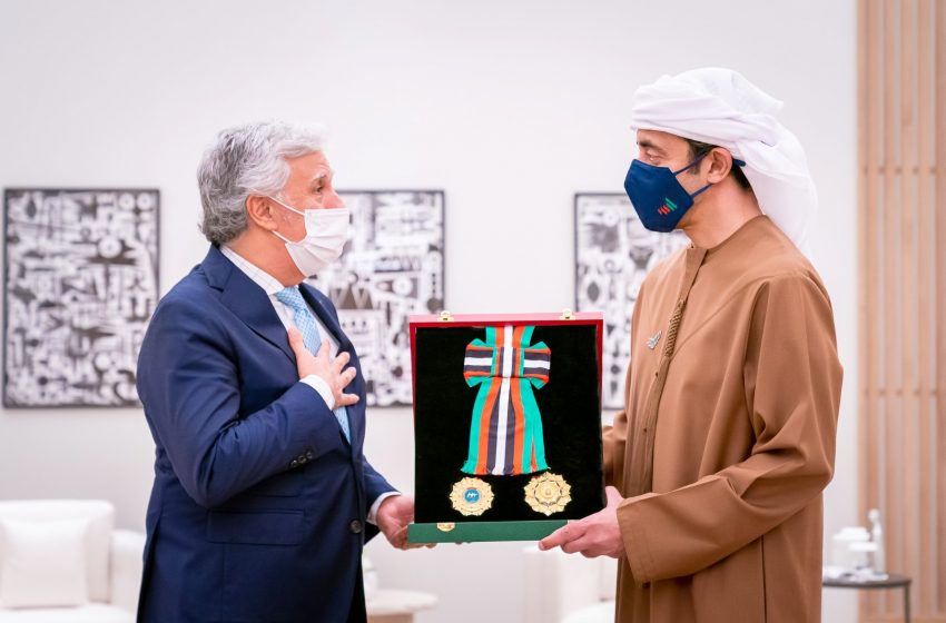  UAE President confers Medal of Independence on Ambassador of Portugal