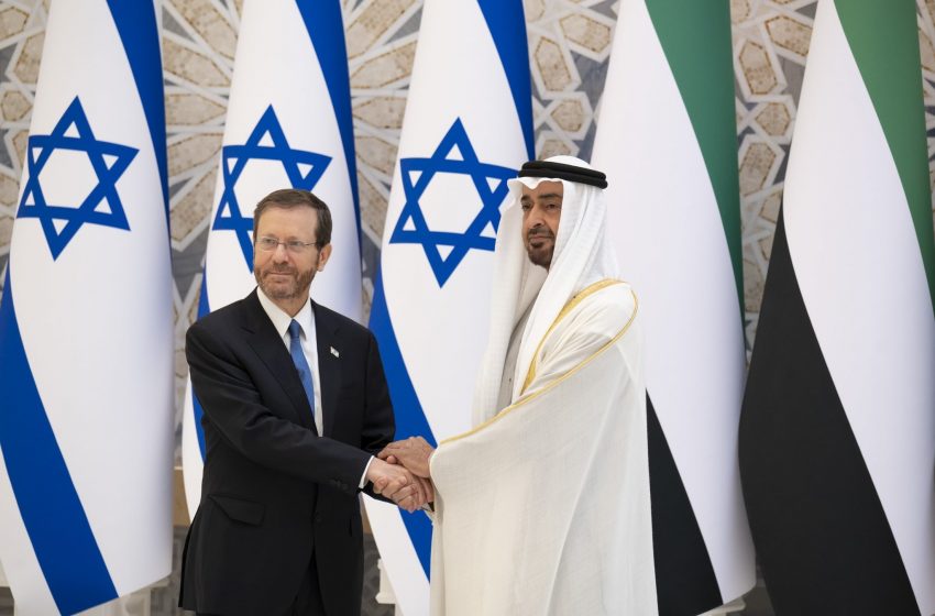  Mohamed bin Zayed receives President of Israel