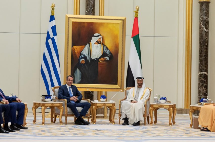  Mohamed bin Zayed, Greek Prime Minister discuss strategic partnership, regional and global developments
