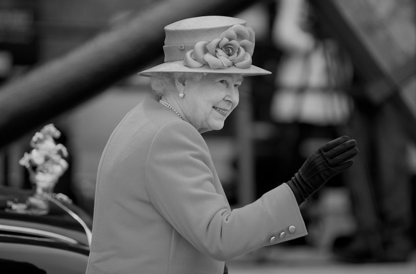  Buckingham Palace announces death of Queen Elizabeth II