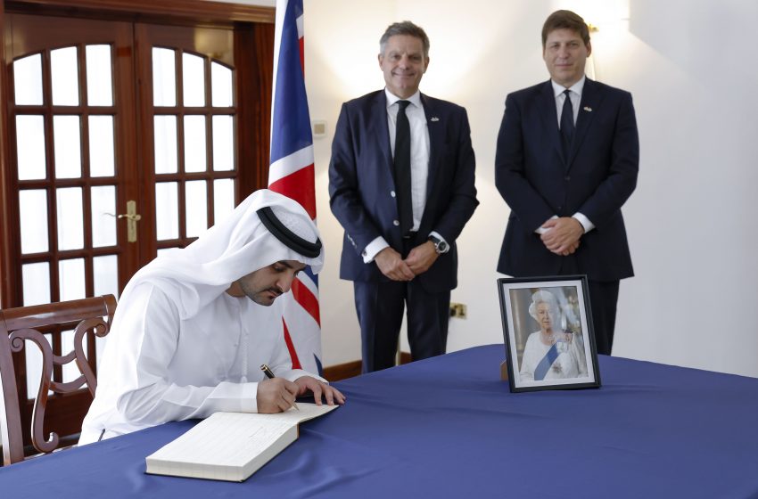  Maktoum bin Mohammed offers condolences over death of Queen Elizabeth II